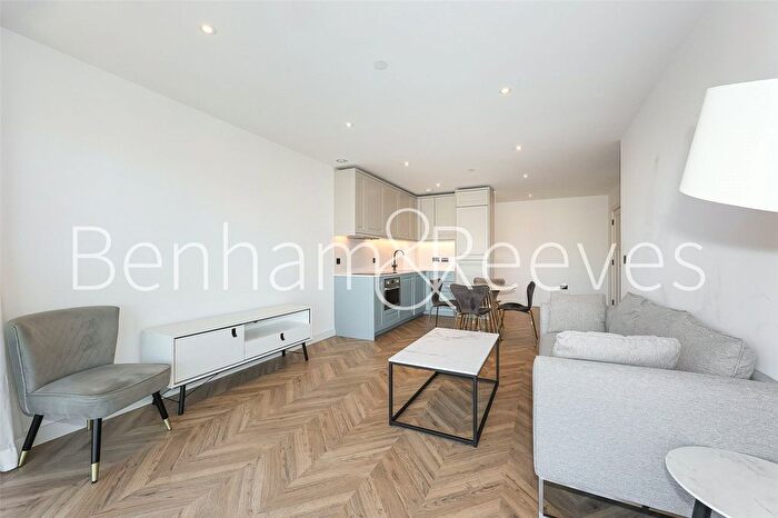 1 Bedroom Flat To Rent In Heritage Walk, Kingston Upon Thames, KT1