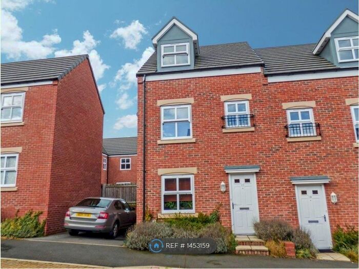 3 Bedroom Semi-Detached House To Rent In Fleetwood Way, Gateshead, NE8