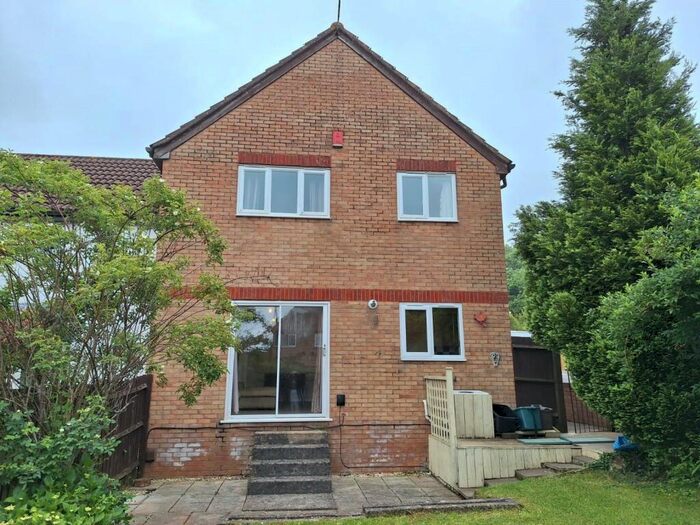 2 Bedroom Semi-Detached House To Rent In Fern Close, Brentry, Bristol, BS10