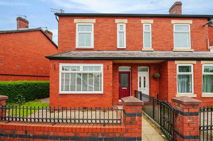 3 Bedroom Terraced House To Rent In Tootal Drive, Salford, M5