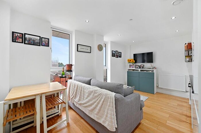 1 Bedroom Apartment To Rent In Sutton Court Road, Sutton, SM1