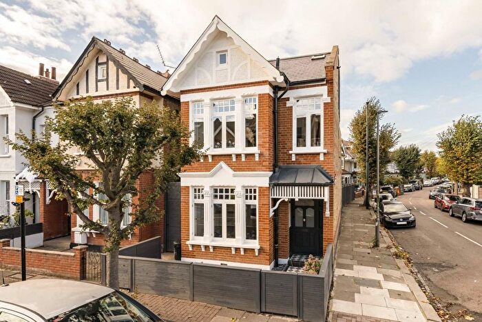 5 Bedroom Detached House For Sale In Nimrod Road, Streatham, SW16