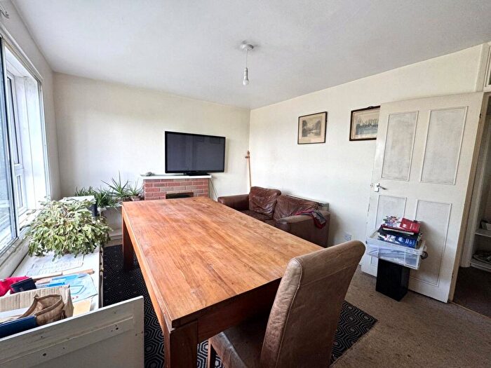 1 Bedroom Apartment For Sale In St. Cecilia Close, Kidderminster, Worcestershire, DY10