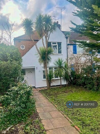 3 Bedroom Semi-Detached House To Rent In Great North Road, New Barnet, Barnet, EN5