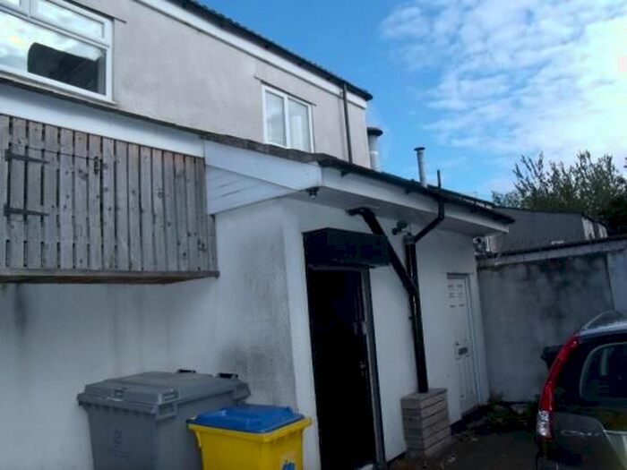 1 Bedroom Flat To Rent In Hollins Road, Oldham, OL8