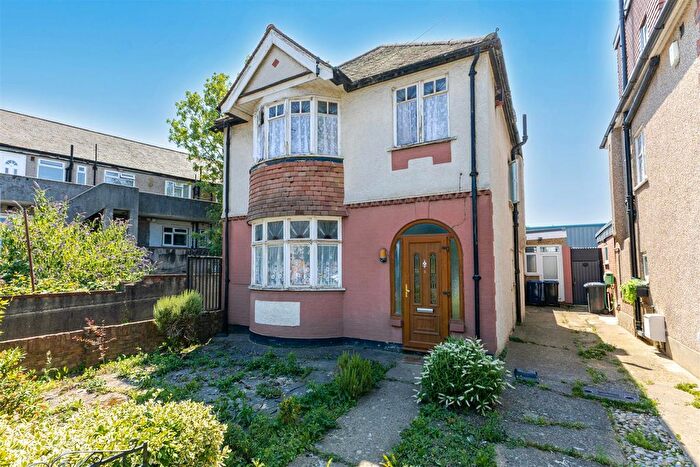 3 Bedroom Detached House For Sale In Alderney Gardens, Northolt, UB5
