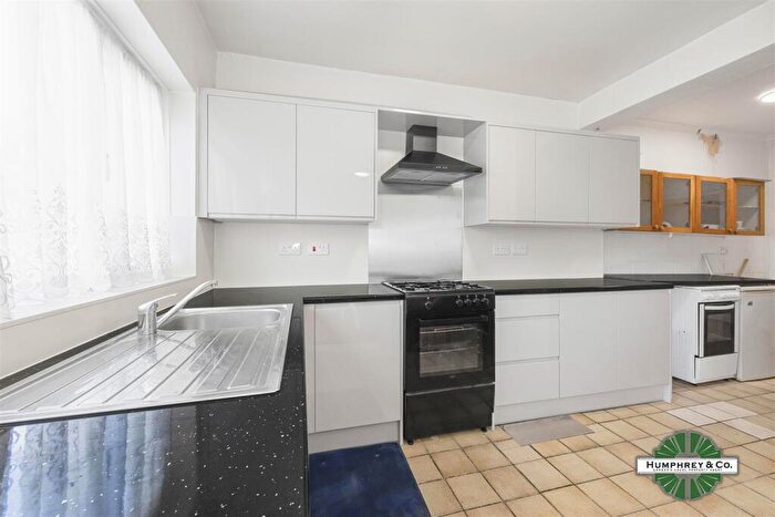 4 Bedroom Semi Detached House To Rent In Cecil Road, Walthamstow, E17