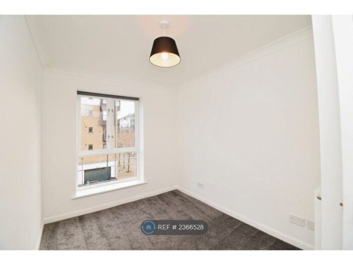 2 Bedroom Flat To Rent In Chatsworth House, London, E16