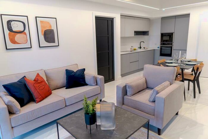 2 Bedroom Apartment To Rent In Apt . :: One Silk Street, M4