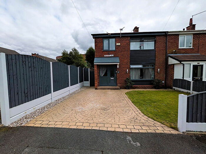3 Bedroom Town House For Sale In Medway Road, Oldham, OL8