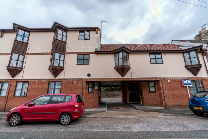 1 Bedroom Apartment To Rent In Rosemary Court, Church Street, Rochester, Kent, ME1