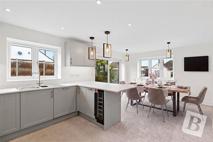 3 Bedroom Detached House For Sale In Hereward Gardens, Wickford, Essex, SS11
