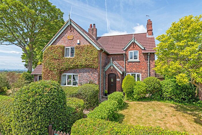 4 Bedroom Detached House For Sale In Chester Road, Sutton Weaver, WA7