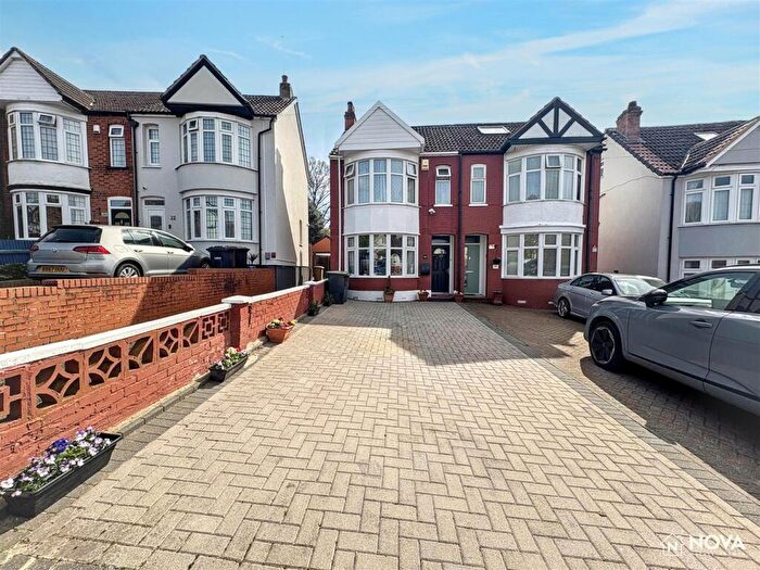 3 Bedroom House For Sale In Wardown Crescent, Luton, LU2