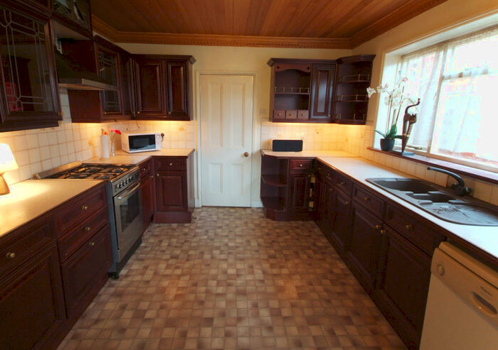 6 Bedroom House To Rent In Carlton Road, SO15