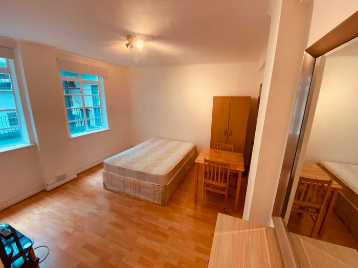 Studio To Rent In Hatherley Grove, Bayswater, W2