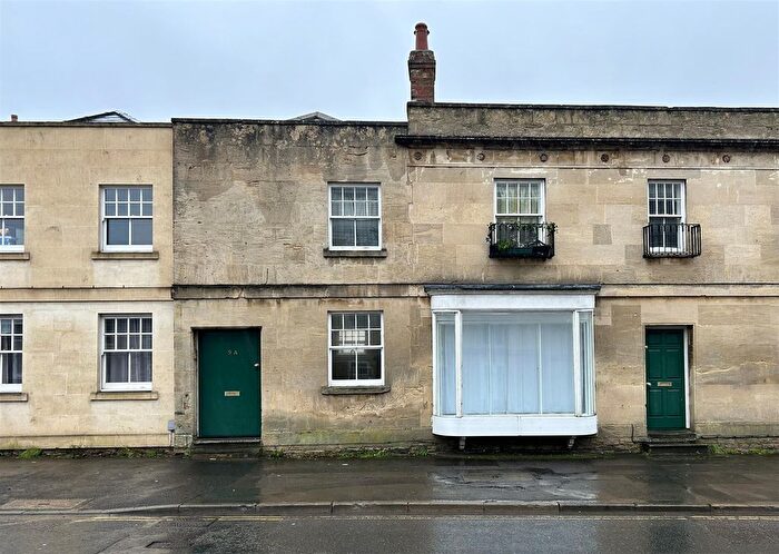 2 Bedroom Flat For Sale In London Road, Chippenham, SN15
