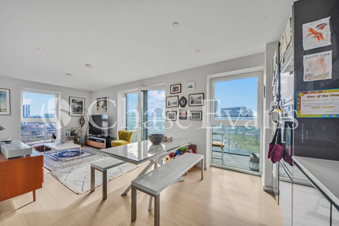 3 Bedroom Flat To Rent In Glasshouse Gardens, Stratford, London, E20