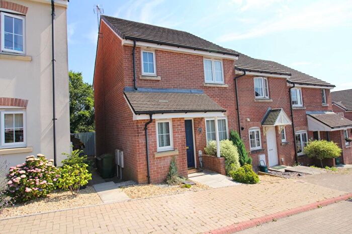 3 Bedroom Semi-Detached House To Rent In Dyffryn Y Coed, Church Village, CF38