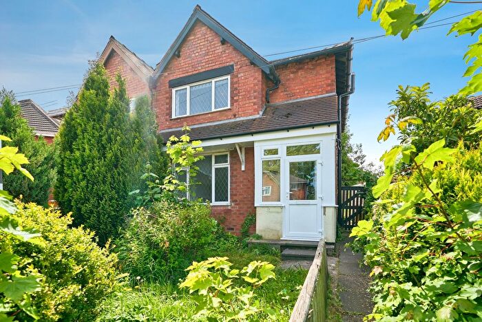 3 Bedroom Semi-detached House For Sale In Moat Road, Walsall, West Midlands, WS2