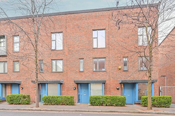 3 Bedroom End Of Terrace House To Rent In Hastings Road, London, E16