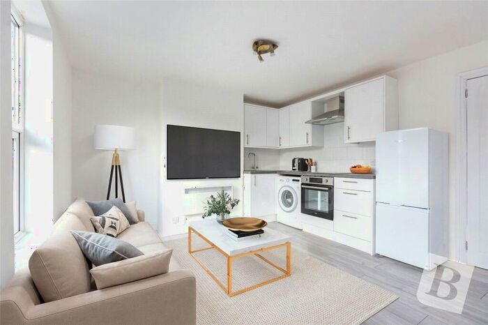 2 Bedroom Maisonette To Rent In Barrack Street, Colchester, Essex, CO1