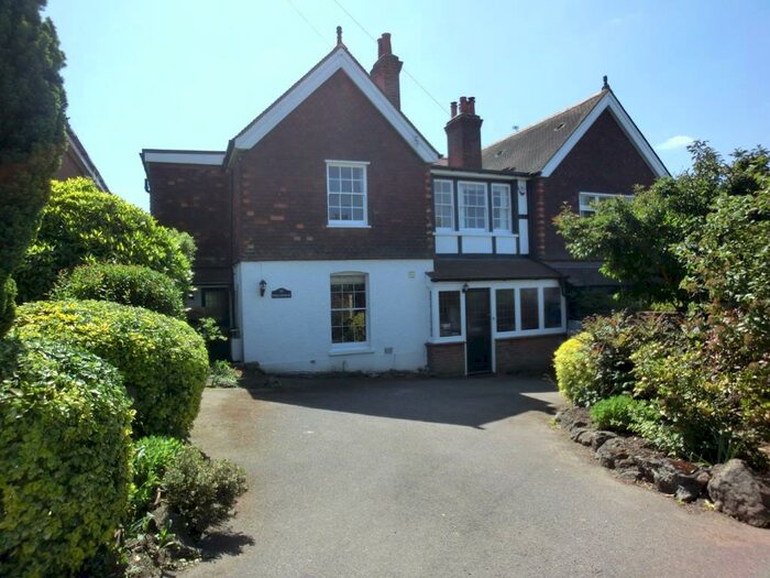 4 Bedroom Semi-Detached House To Rent In Hillside Drive, DA12