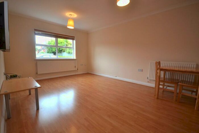 2 Bedroom Flat To Rent In Oakwood House Wokingham Road, Earley, RG6