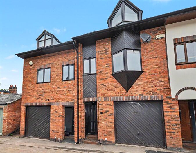 3 Bedroom Town House To Rent In Trinity Street, Leamington Spa, CV32