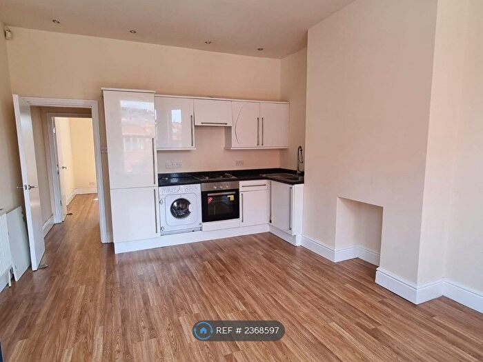 1 Bedroom Flat To Rent In Chester Road, Manchester, M16