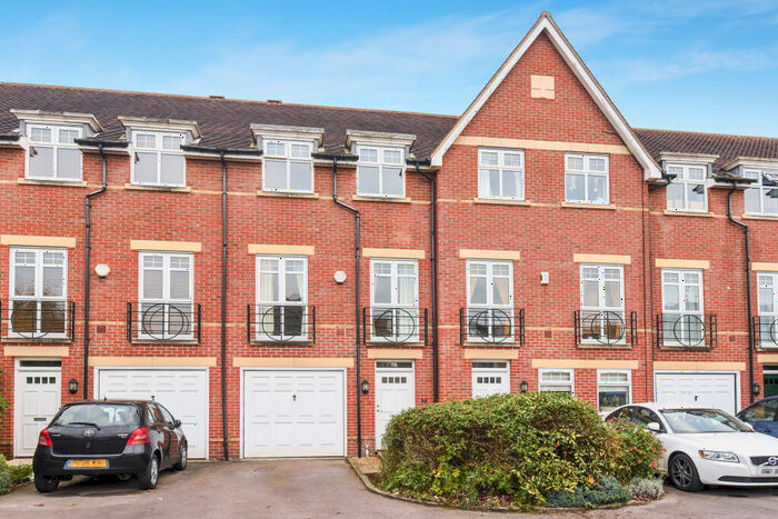 4 Bedroom Property To Rent In Stone Meadow, The Waterways, OX2