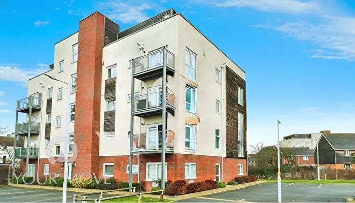 2 Bedroom Flat For Sale In Henslow Crescent, Dartford, Kent, DA1