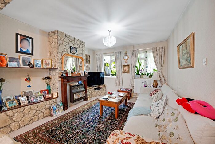 3 Bedroom Terraced House For Sale In Lionel Road North, TW8