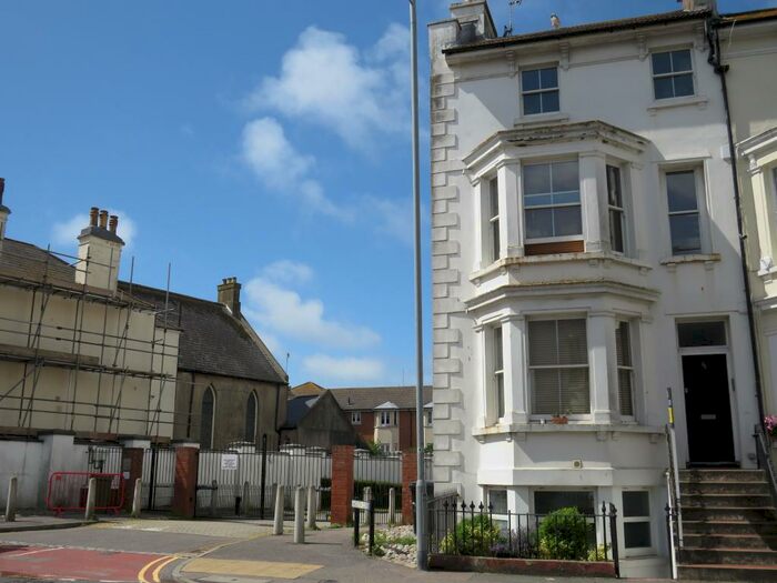 2 Bedroom Apartment To Rent In Cavendish Place, Eastbourne, BN21