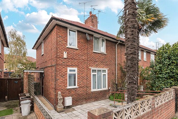 2 Bedroom Semi Detached House For Sale In Westway, White City, London, W12