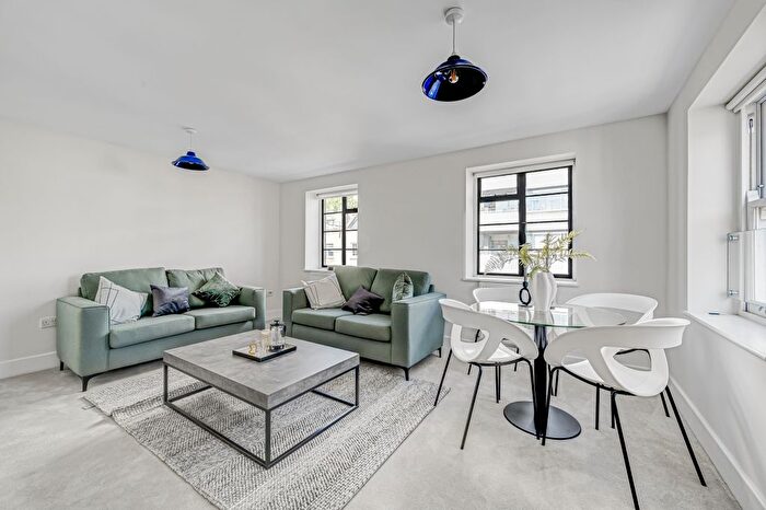 2 Bedroom Flat To Rent In Thayer Street, Marylebone, W1U