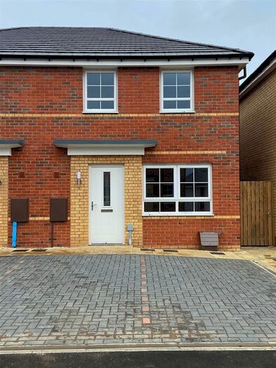 3 Bedroom Semi-Detached House To Rent In Vickers Street, New Walthham, Grimsby, DN36