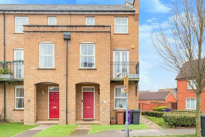 4 Bedroom House To Rent In Mendip Way, Stevenage, Hertfordshire, SG1