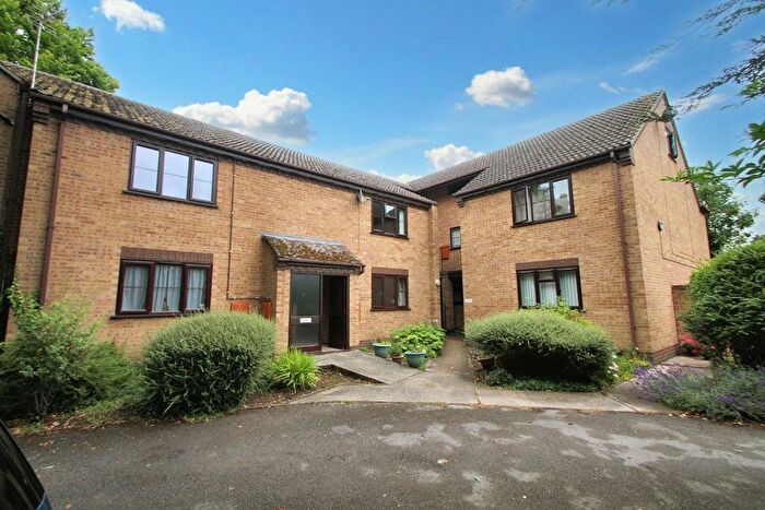 1 Bedroom Flat To Rent In Huntingdon Street, St. Neots, Cambridgeshire, PE19