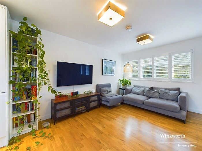 2 Bedroom Maisonette To Rent In Sunningdale Gardens, Kingsbury, London, NW9