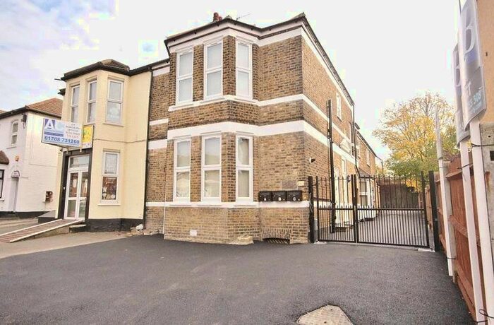 2 Bedroom Flat To Rent In Eastern Road, Romford, Essex, RM1
