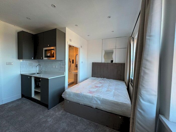 Studio To Rent In Wandsworth High Street, London, SW18