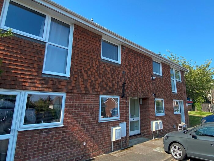 1 Bedroom Flat To Rent In Lauriston Close, Knaphill, GU21
