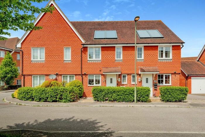 2 Bedroom House To Rent In Blacksmith Road, Horley, RH6