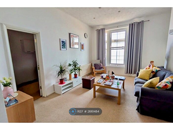 2 Bedroom Flat To Rent In Medlow Court, St. Leonards-On-Sea, TN37