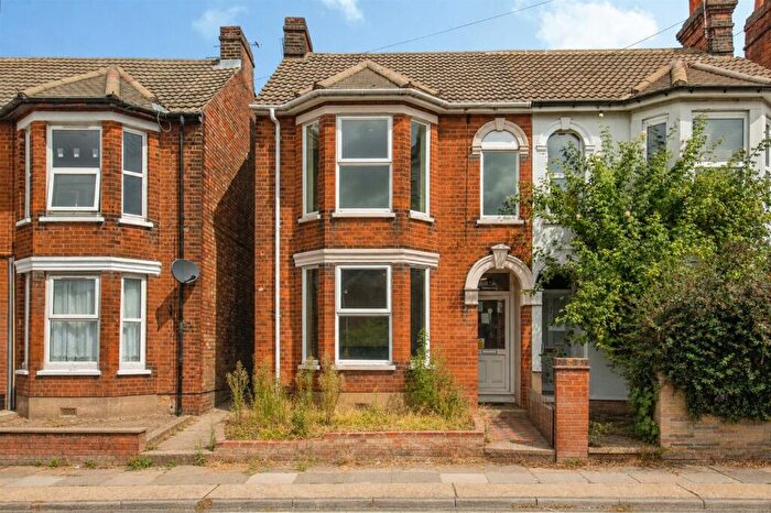6 Bedroom Semi Detached House For Sale In Foxhall Road, Ipswich, IP3