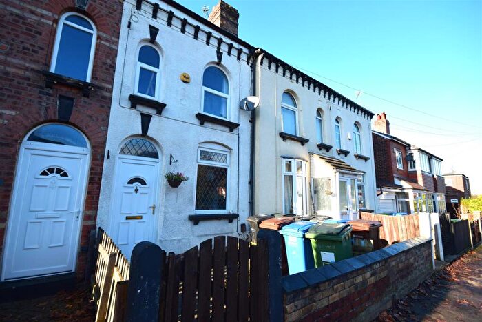 2 Bedroom House For Sale In Lowndes Lane, Stockport, SK2