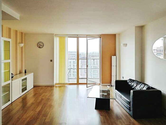 2 Bedroom Flat To Rent In Wellington Street, Leeds, West Yorkshire, Uk, LS1