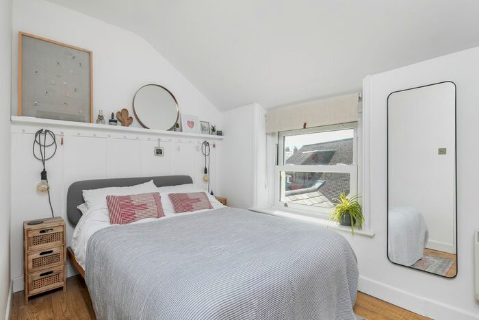 1 Bedroom Flat To Rent In The Walk, Crowder Terrace, Winchester, SO22