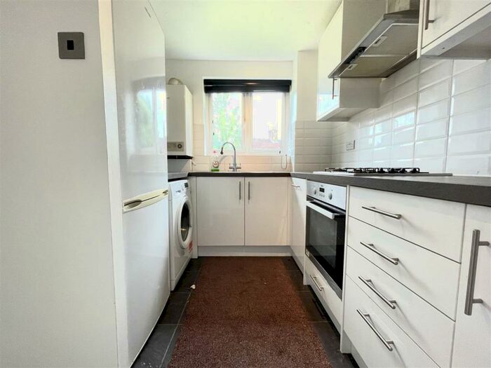 1 Bedroom Apartment To Rent In Alexander Court, Victoria Close, Cheshunt, EN8